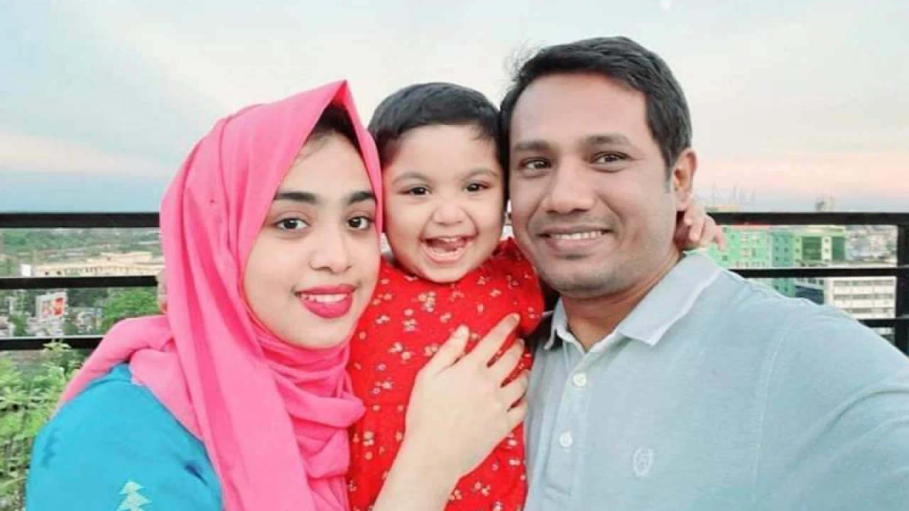 বাবা-মায়ের কবরের পাশে শায়িত ফাইরুজ