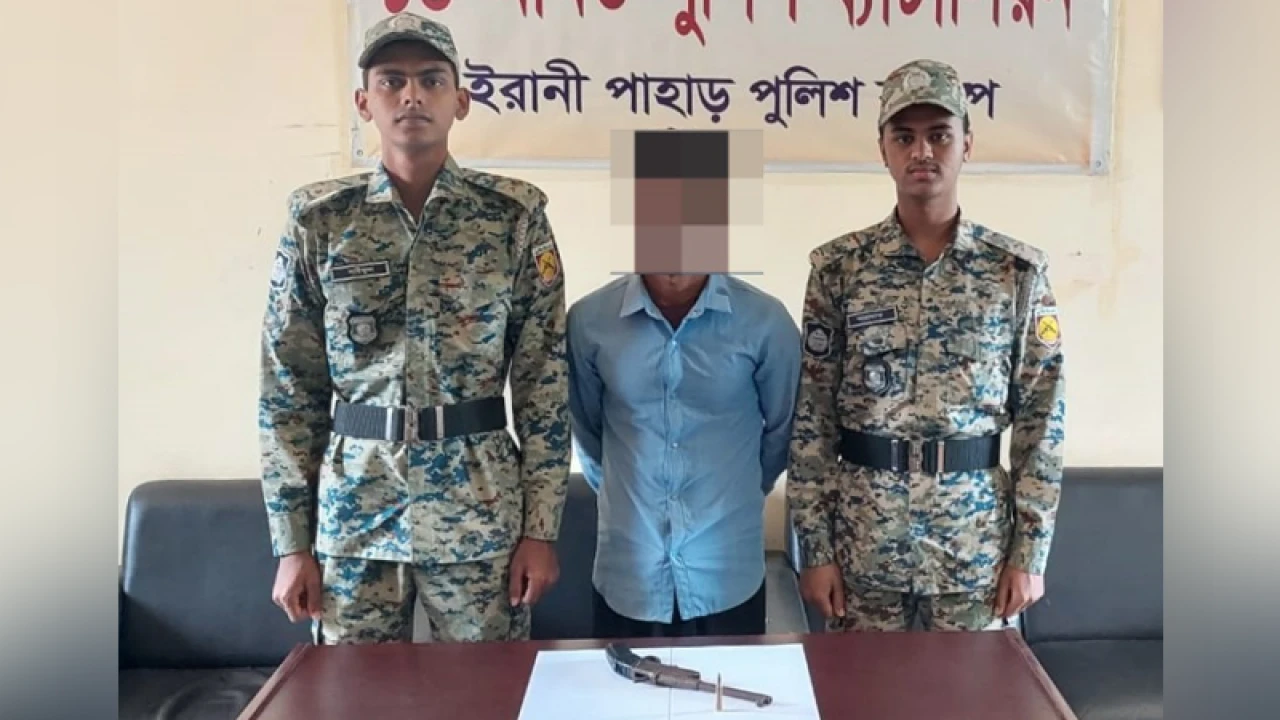 অস্ত্র-গুলিসহ রোহিঙ্গা যুবক গ্রেপ্তার