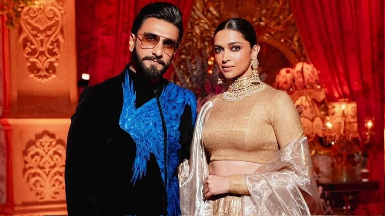 অন্তঃসত্ত্বা দীপিকাকে নাচিয়ে তোপের মুখে রণবীর