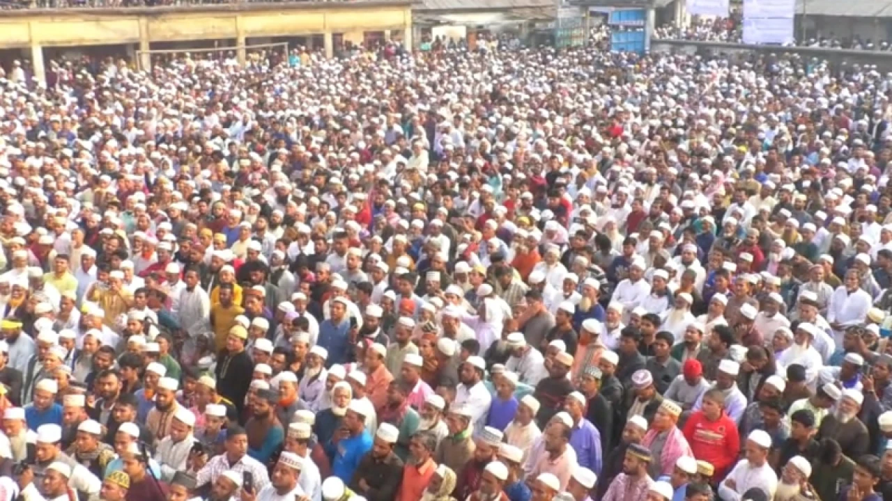 মাওলানা লুৎফর রহমানের জানাজায় মানুষের ঢল