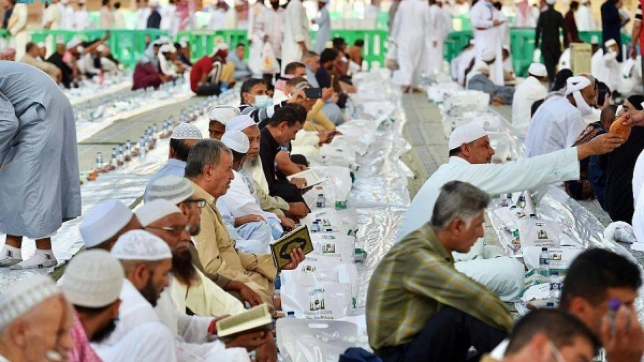 মসজিদে ইফতার নিষিদ্ধ করল সৌদি আরব