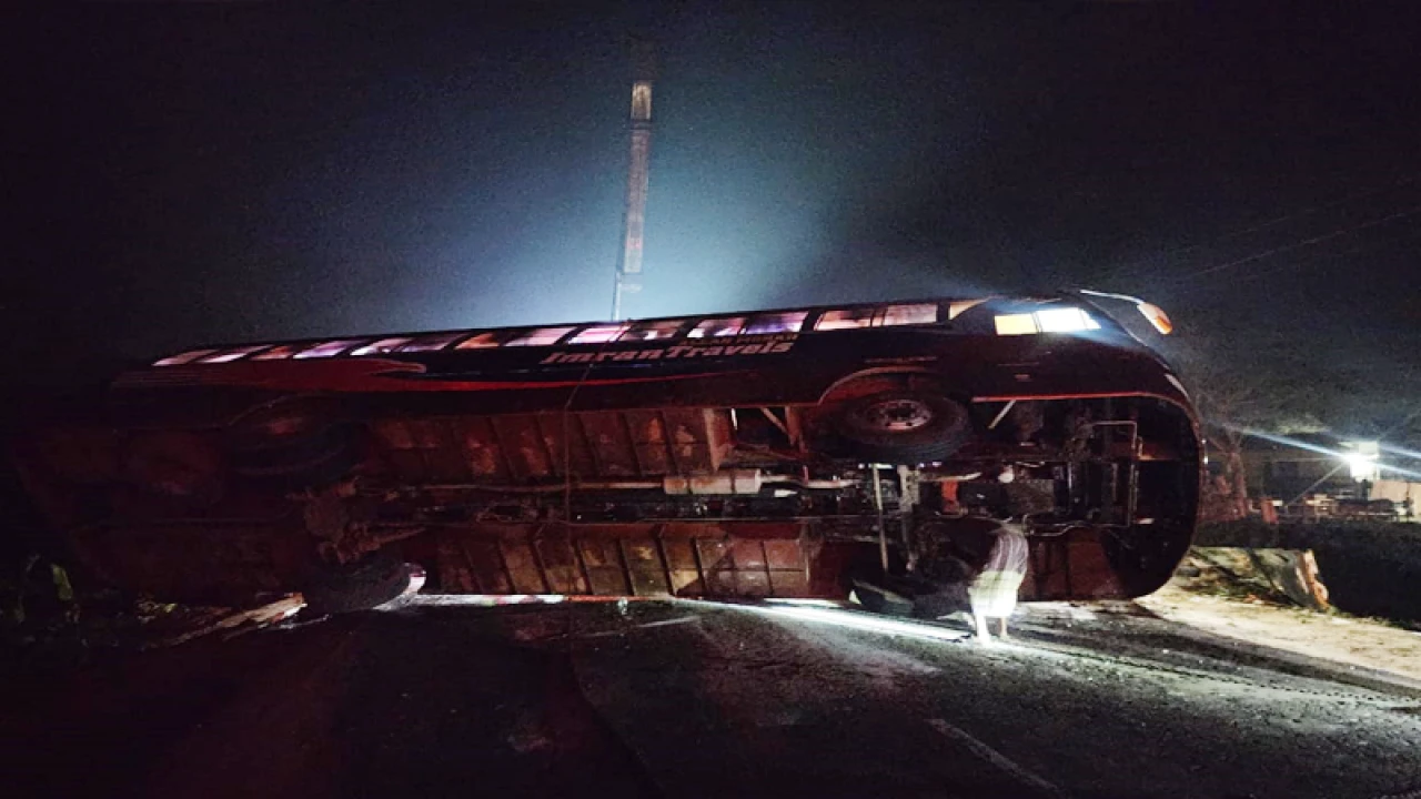 ভাঙ্গায় গভীর রাতে বাস উল্টে নিহত ২