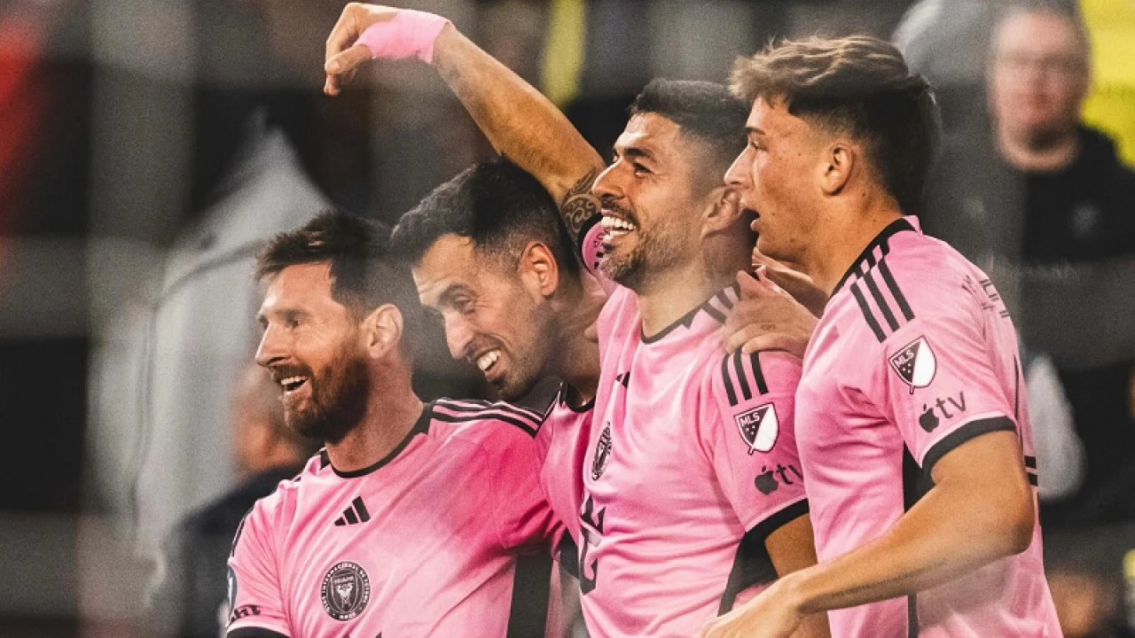 জেতাতে না পারলেও মায়ামিকে রক্ষা করলেন মেসি-সুয়ারেজ