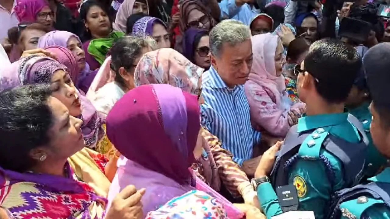 নারী দিবসে মহিলা দলের র‍্যালিতে পুলিশের বাধা