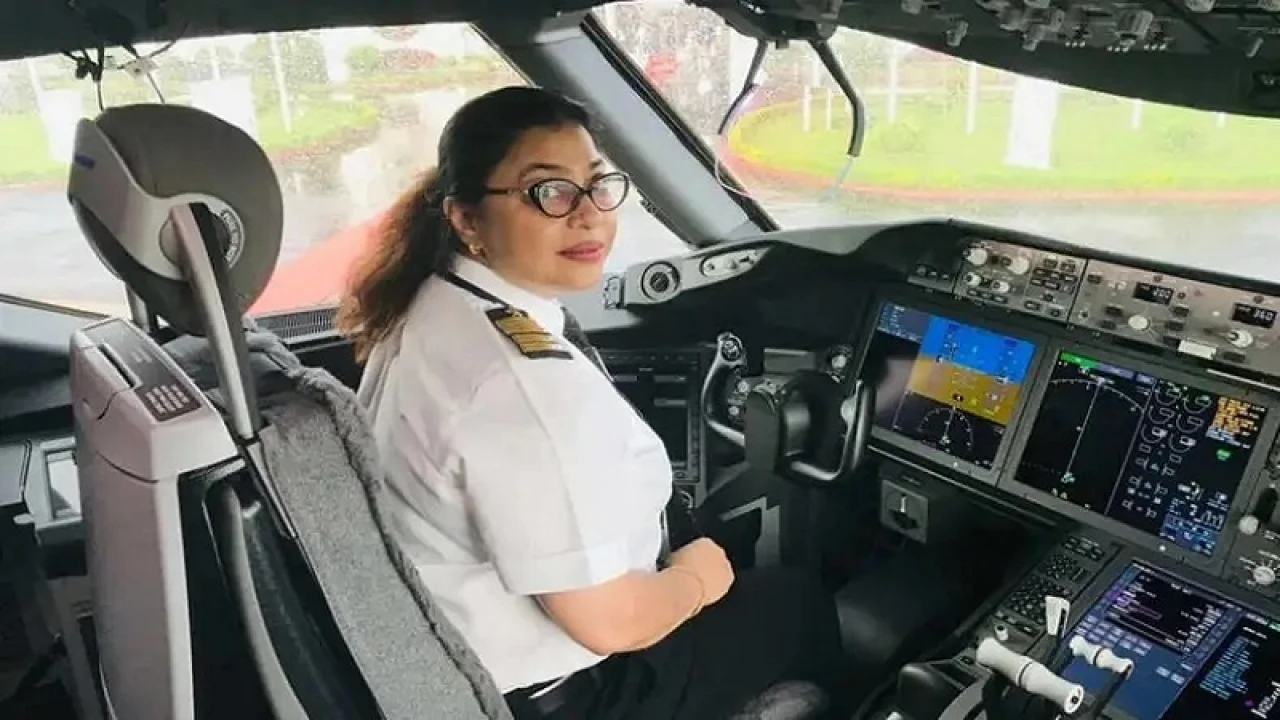 ককপিটে কেবল নারীরাই, নারী দিবসে বাংলাদেশ বিমানের অভিনব উদ্যোগ