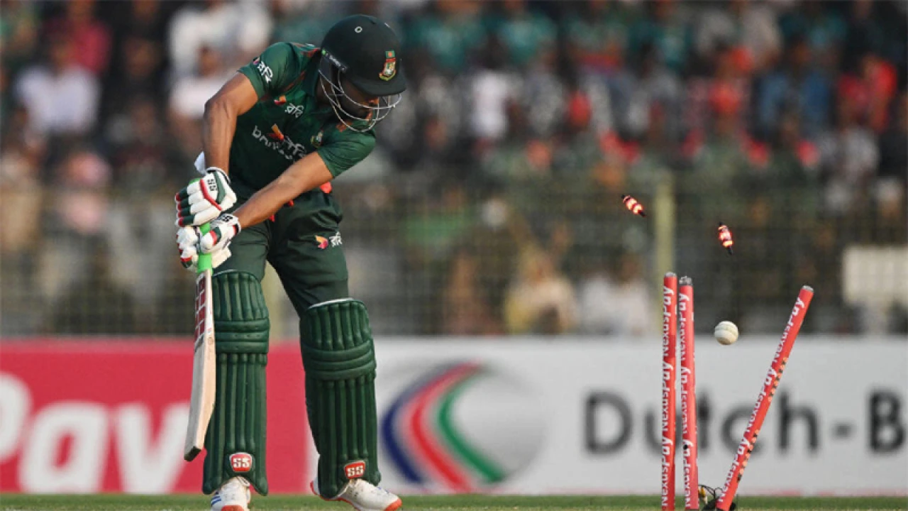 থুশারার হ্যাটট্রিকে বিপদে বাংলাদেশ