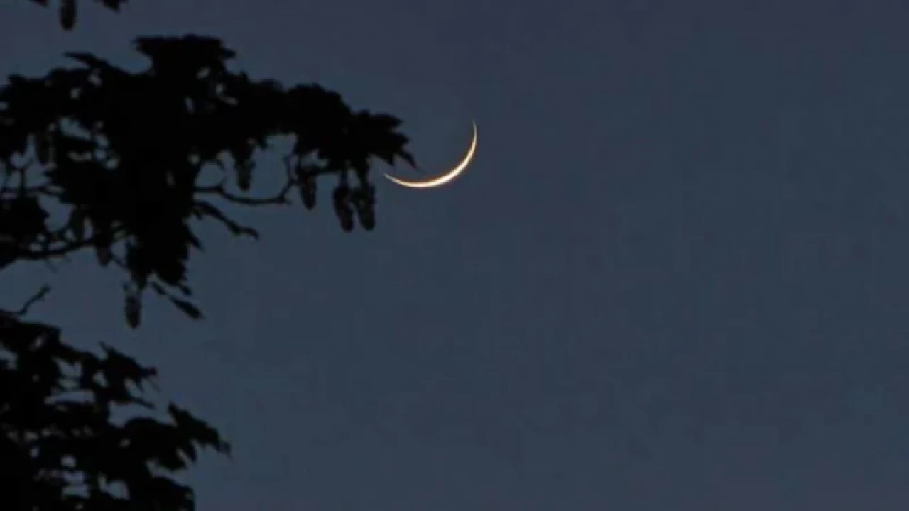 চাঁদ দেখা গেছে, কাল থেকে শুরু রোজা