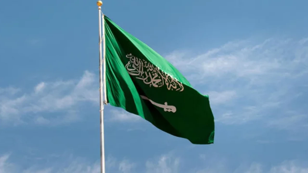 সৌদি আরবে ইহুদি র‌্যাবাইয়ের টুপি খোলায় বিতর্ক