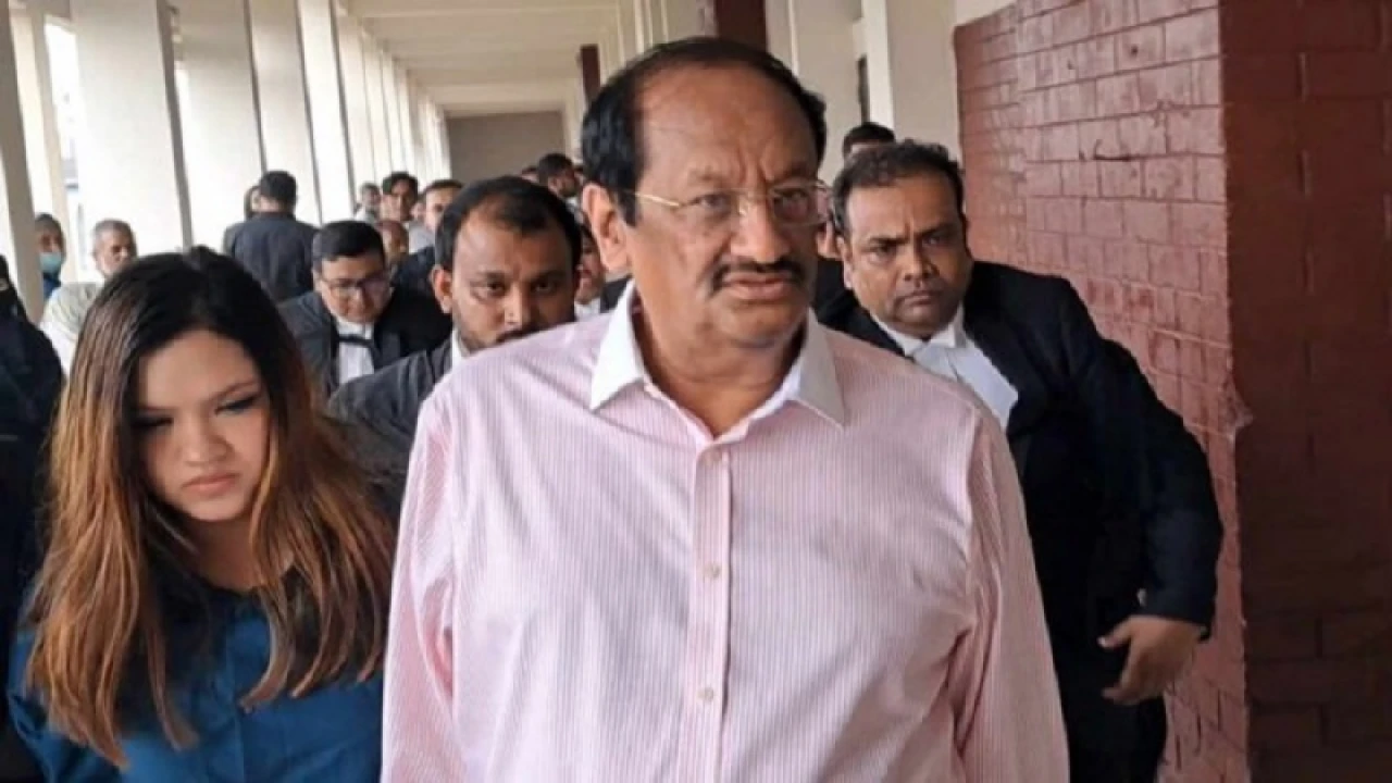 ‘সোশ্যাল মিডিয়ায় যেন দেখানো না হয়, আপনারা সফল কাপল’