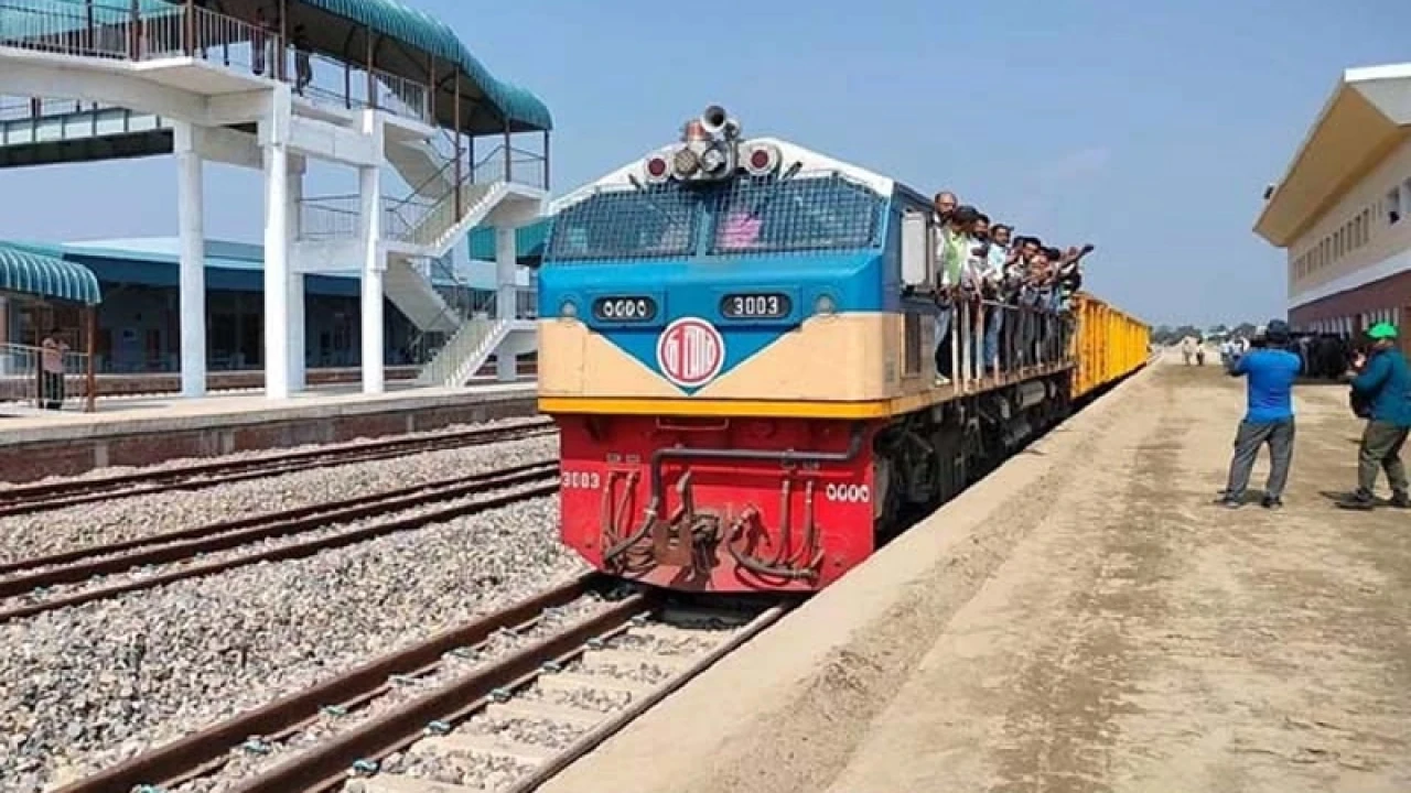 উদ্বোধনের পরও ট্রেন চলার খবর নেই