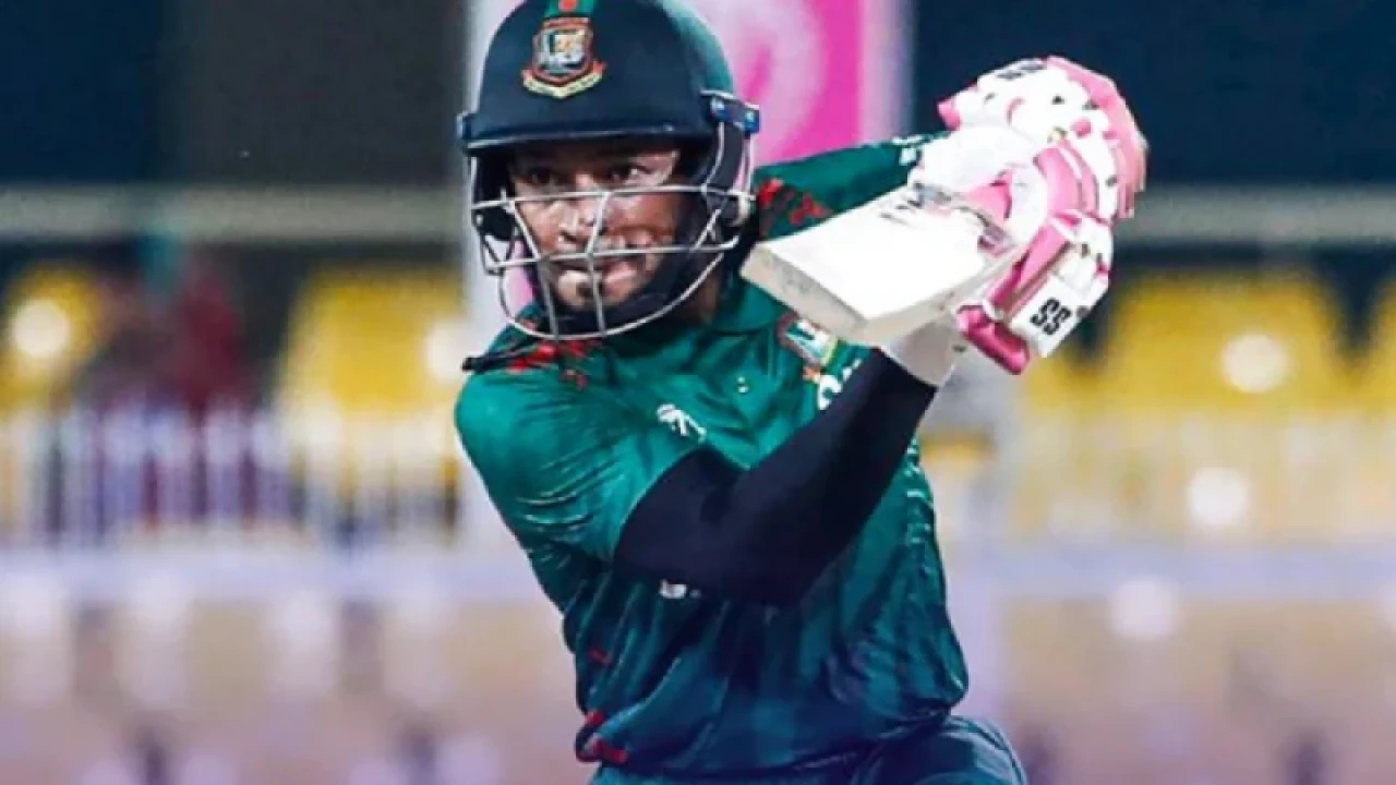 হাসারাঙ্গার স্পিনে দিশেহারা বাংলাদেশ