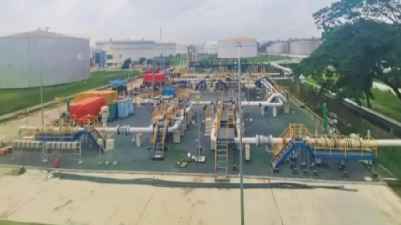 প্রথমবারের মতো গভীর সমুদ্র থেকে পাইপলাইনে এল জ্বালানি তেল