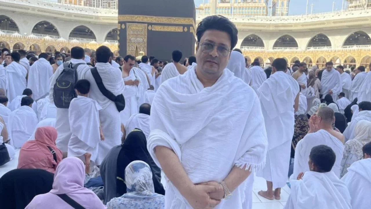 ওমরাহ করতে সৌদি আরবে ফেরদৌস