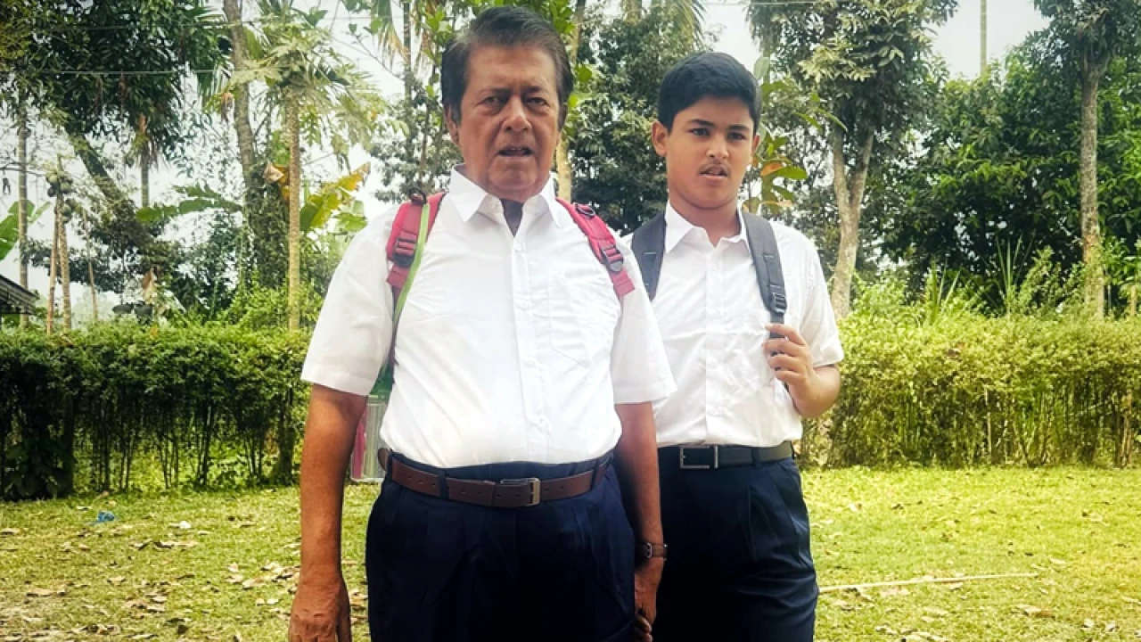 স্কুলছাত্র মামুনুর রশীদ, সহপাঠী চঞ্চলপুত্র!