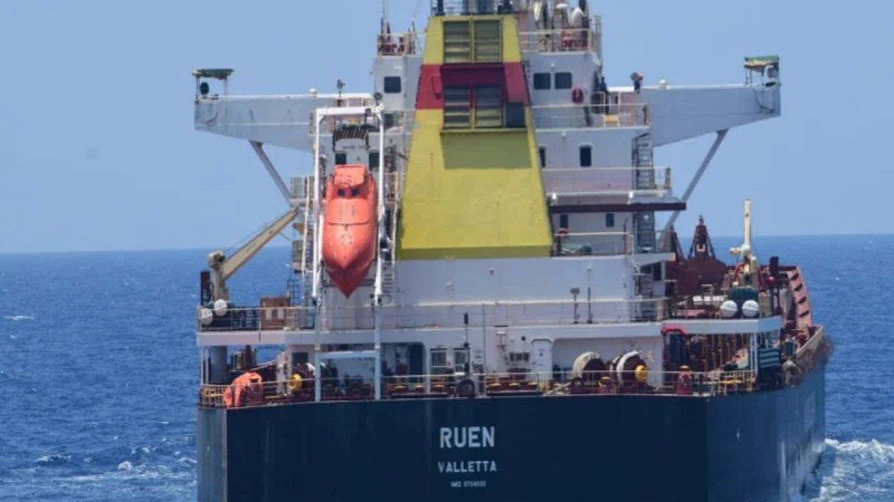 সোমালিয়ার জলদস্যুদের কবল থেকে ছিনতাই জাহাজ উদ্ধারের দাবি