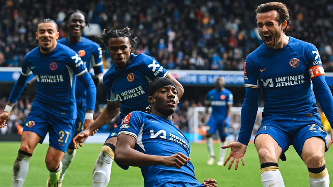 শেষের ‘ঝড়ে’ সেমিফাইনালে চেলসি