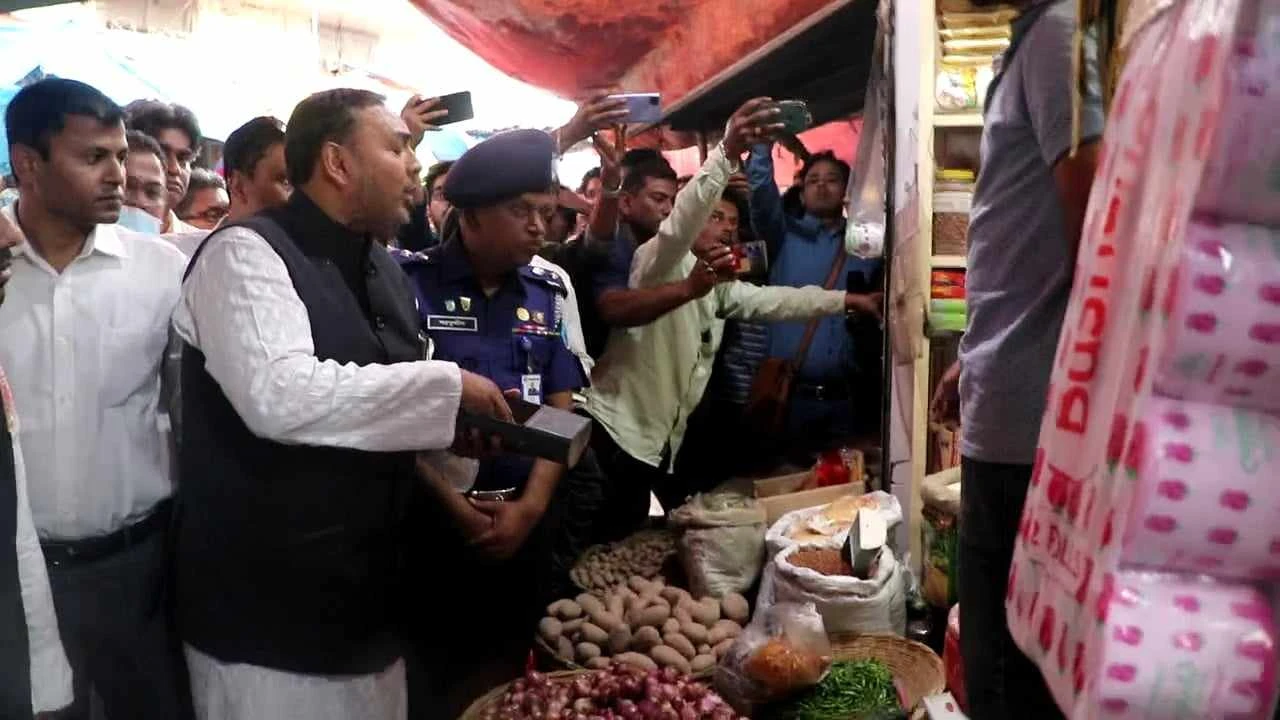 সরকার নির্ধারিত দামে পণ্য বিক্রি হচ্ছে: বাণিজ্য প্রতিমন্ত্রী