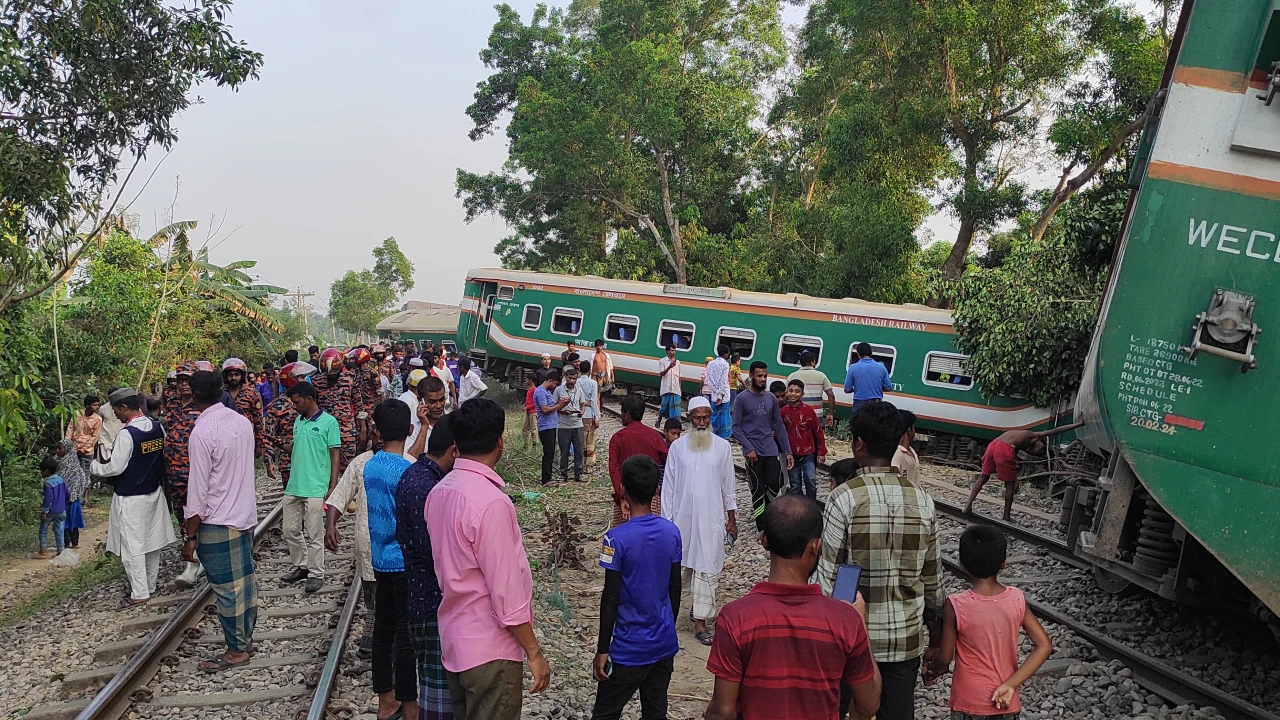 বিজয় এক্সপ্রেস লাইনচ্যুতির ঘটনায় ৪ কিশোর কারাগারে