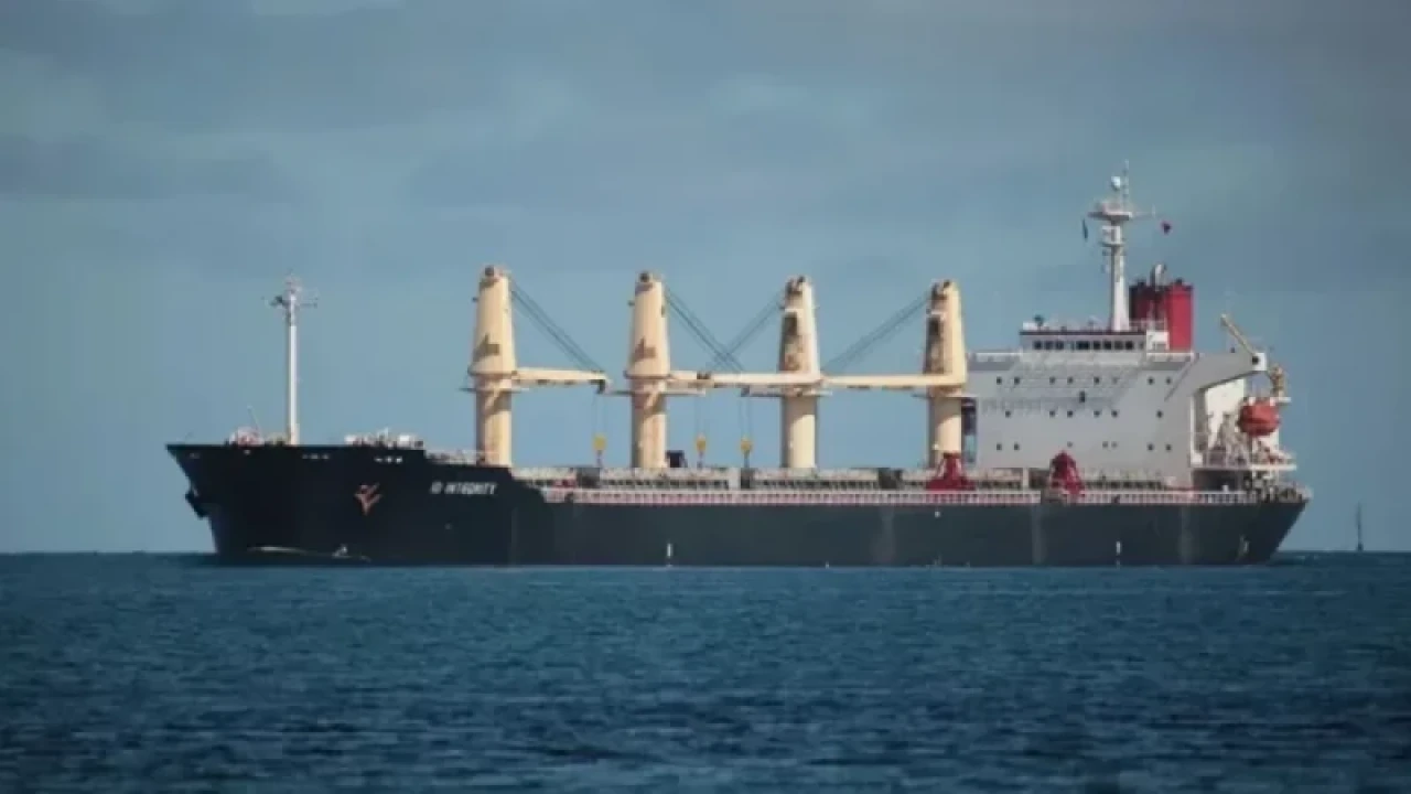 মালিকপক্ষকে জলদস্যুদের ফোন, যে কথা হলো