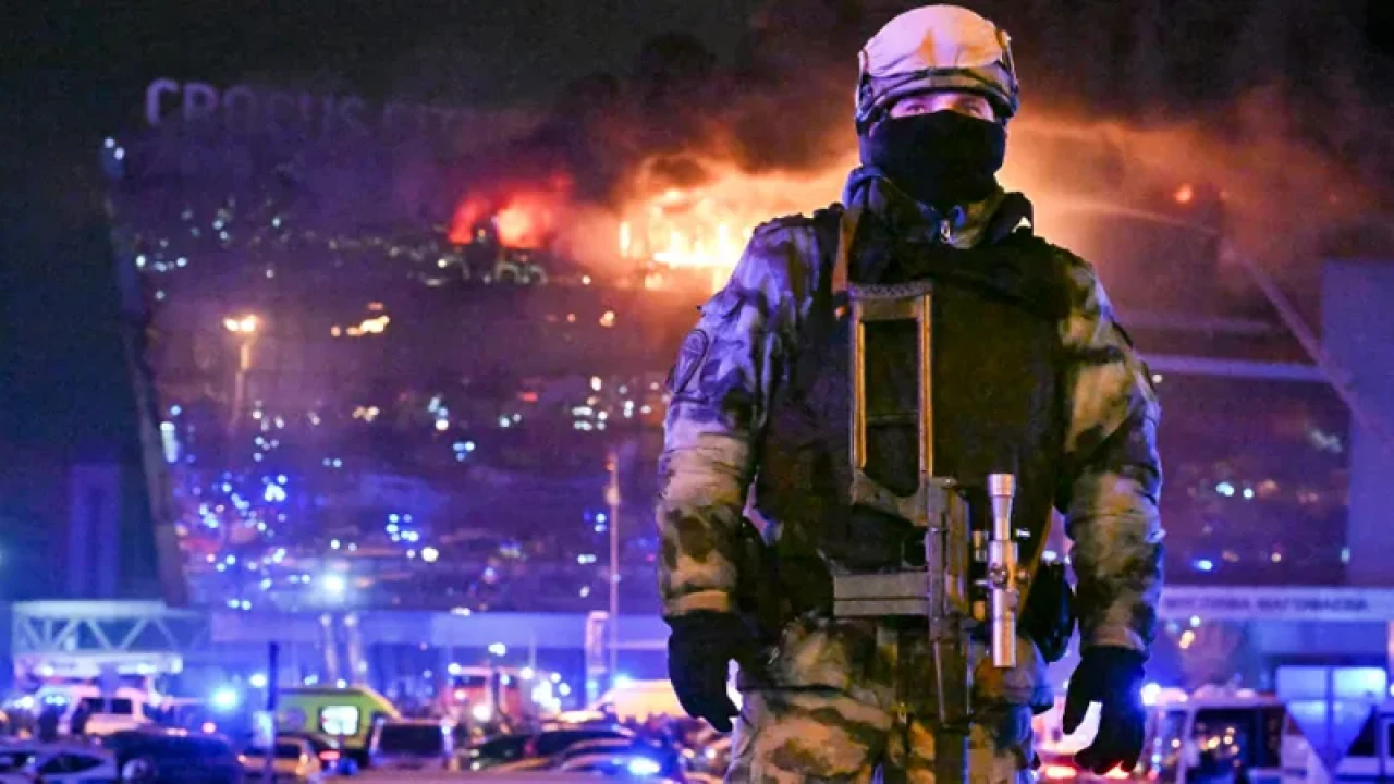 মস্কোয় কনসার্টে বন্দুকধারীদের হামলায় নিহত ৬০