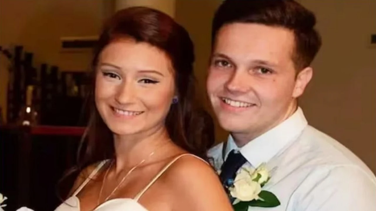 প্রেমিকের সঙ্গে ঘুরতে গিয়ে অন্য যুবকের প্রেমে তরুণী, এরপর...