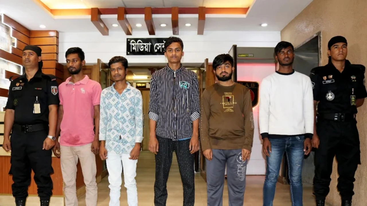 দু’গ্রুপের দ্বন্দ্বে কুপিয়ে হত্যা, পরে পার্টির আয়োজন