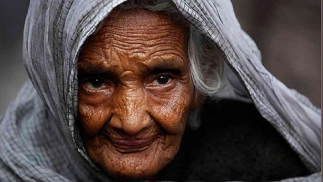 দেশের মানুষের গড় আয়ু কমেছে