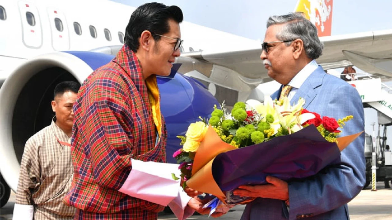 ঢাকায় পৌঁছেছেন ভুটানের রাজা জিগমে খেসার