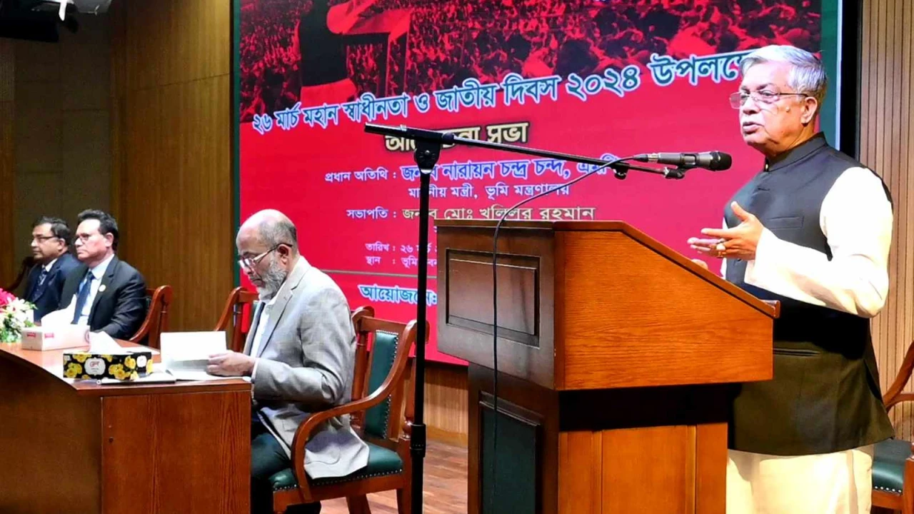 ‘স্বাধীনতার চেতনায় উদ্বুদ্ধ হয়ে নাগরিকদের ভূমিসেবা দেন’