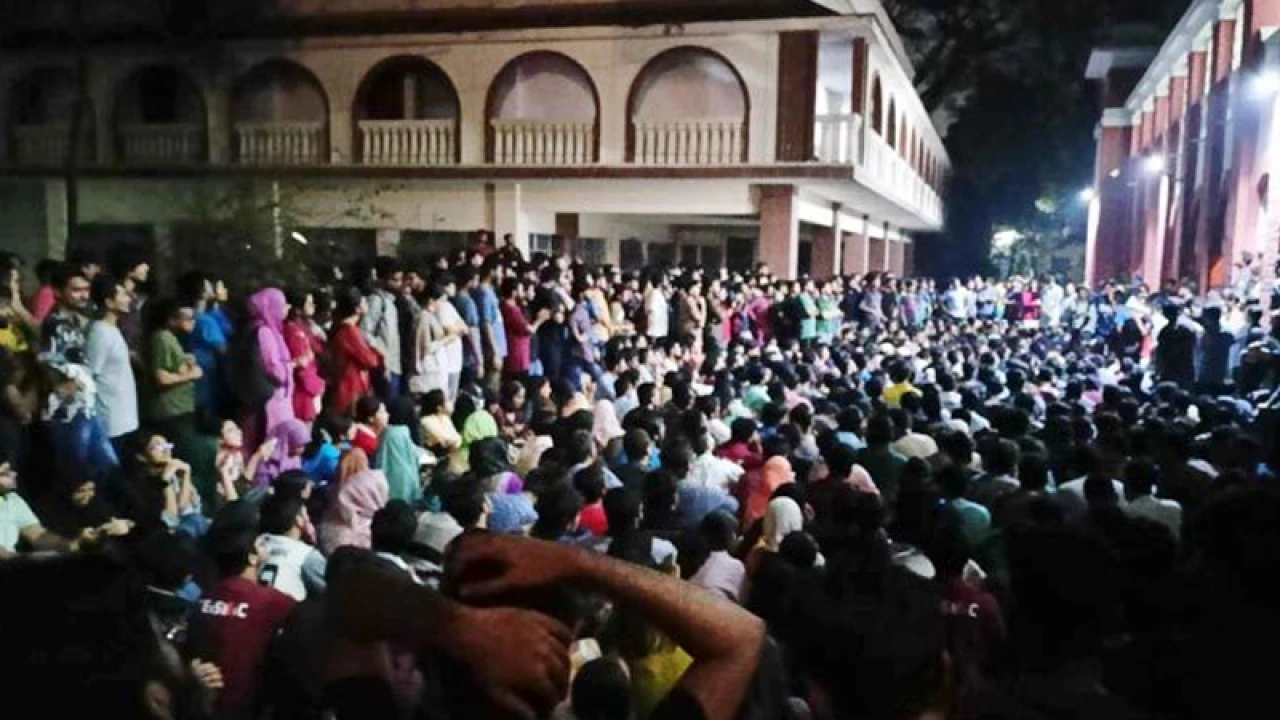 বুয়েটে ছাত্রলীগ নেতাকর্মীদের প্রবেশের প্রতিবাদে শিক্ষার্থীদের বিক্ষোভ