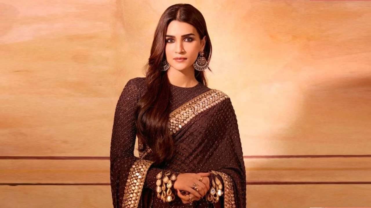 অভিনয় ছেড়ে রাজনীতিতে যোগ দেওয়ার গুঞ্জন, মুখ খুললেন কৃতি