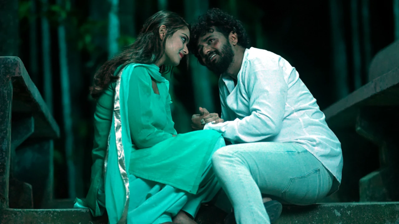 প্রেমিকার জন্য সন্ত্রাসীর সঙ্গে লড়াই!