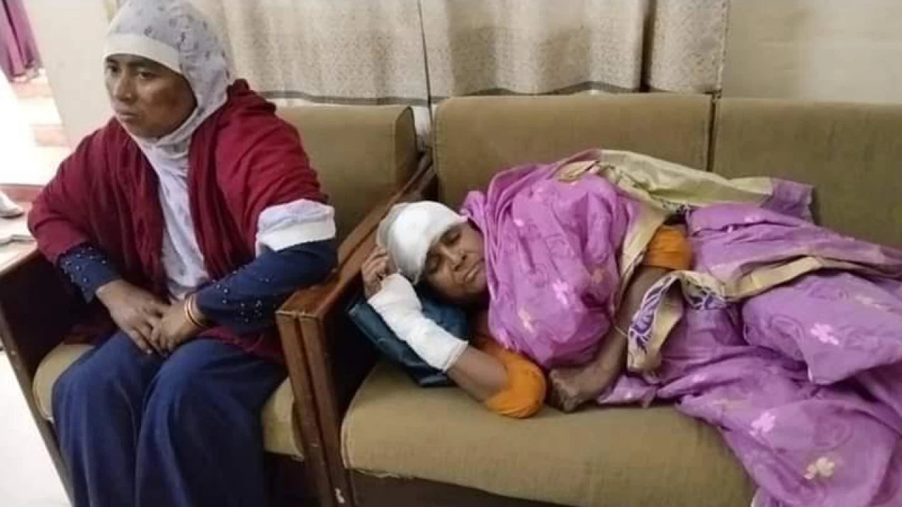 দাঁড়িয়ে থাকা ট্রেনে ইঞ্জিনের ধাক্কা, অর্ধশত যাত্রী আহত