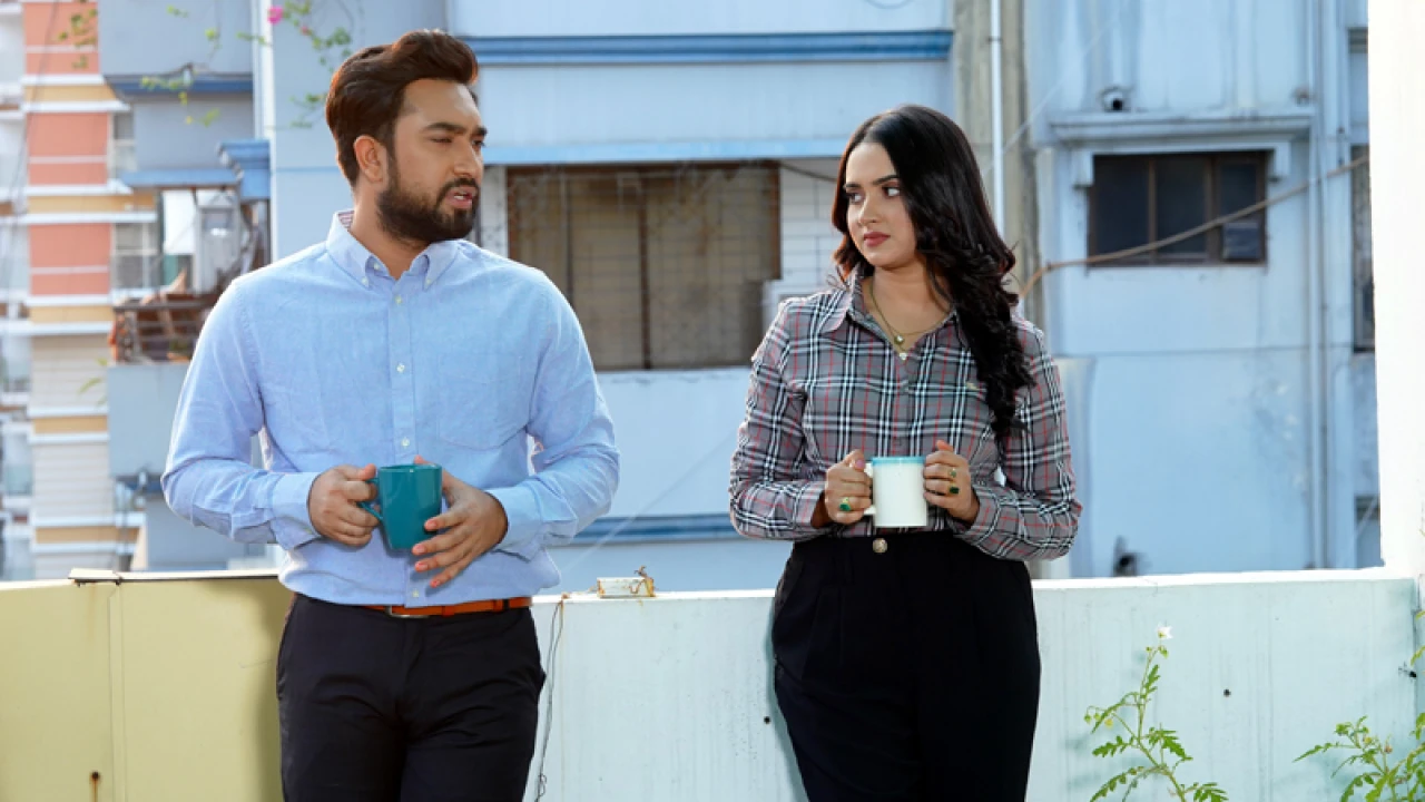 গল্পটি জটিল প্রেমের