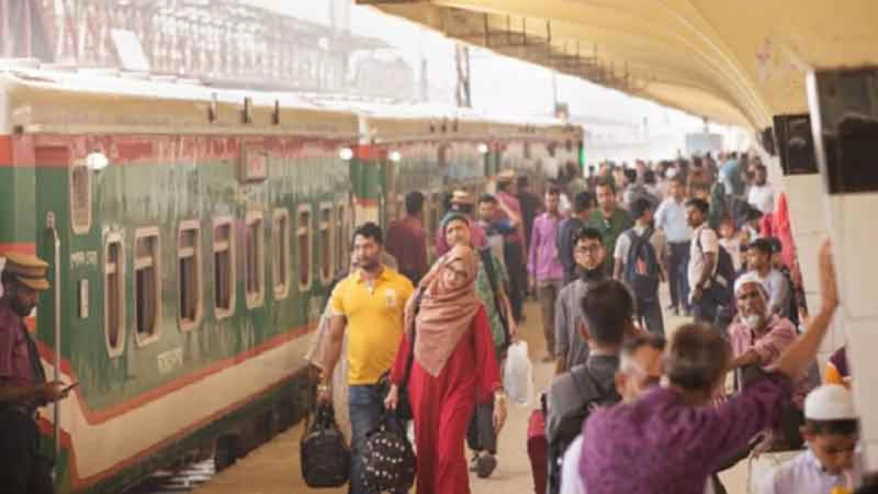 ট্রেনে ঈদযাত্রা, শুরুতেই কিছুটা বিলম্ব