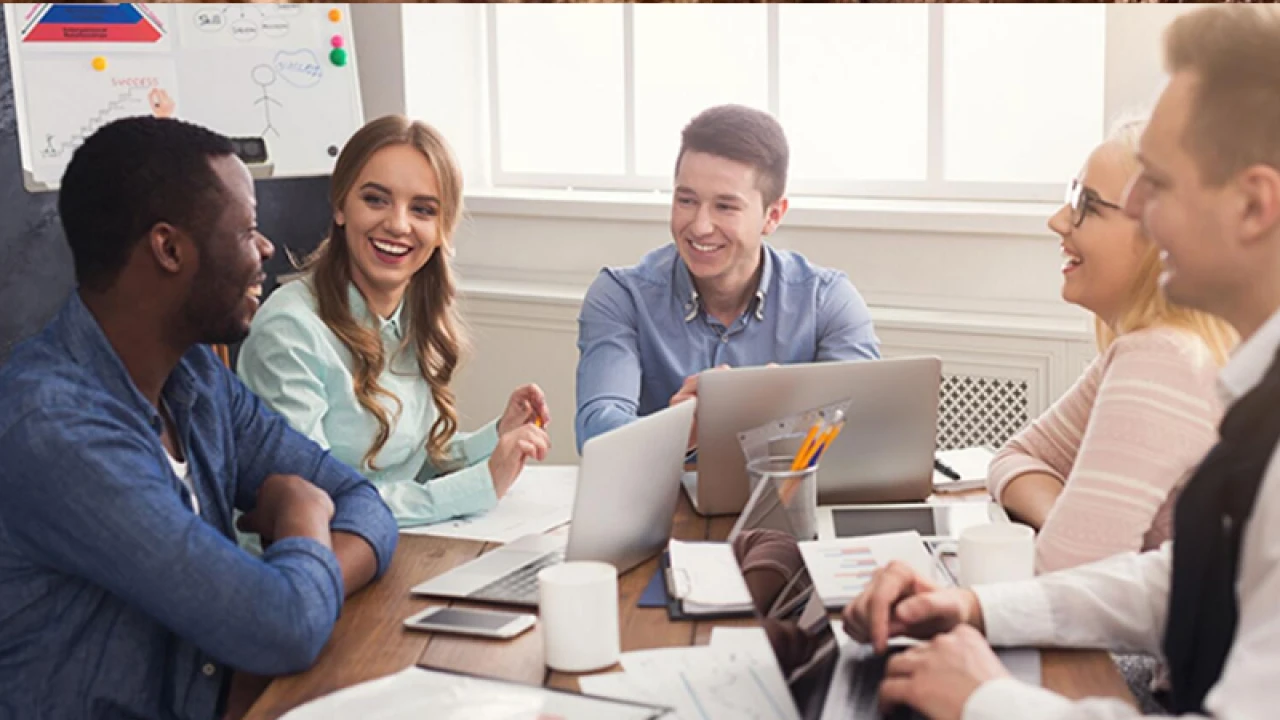 গড় বেতন ১০ লাখ টাকা, আমিরাতে জনপ্রিয় হচ্ছে ফ্রিল্যান্সিং