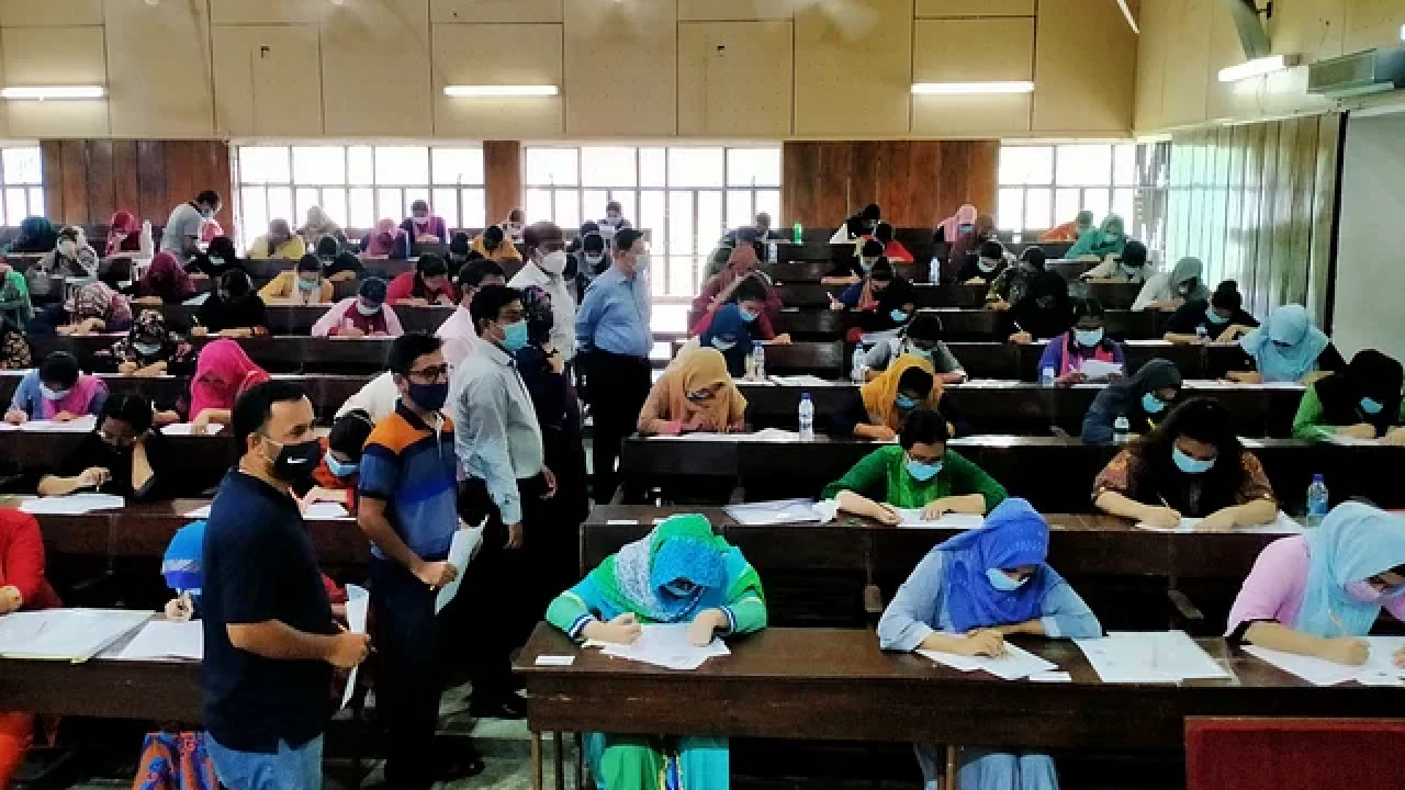 ছবি-সেলফি নিয়ে নতুন নির্দেশনা গুচ্ছ কমিটির