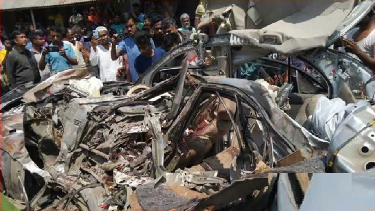 বগুড়ায় বাস-প্রাইভেটকার সংঘর্ষে নিহত ৩