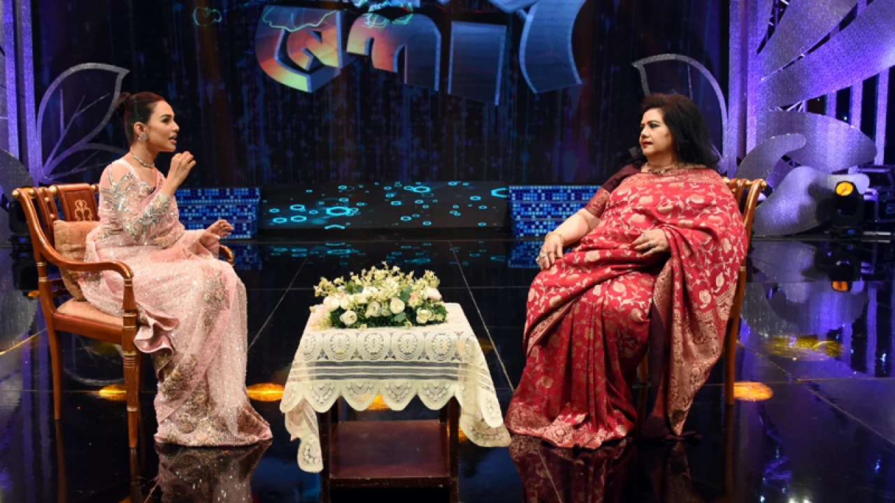 ফারিয়ার উপস্থাপনায় রুনা লায়লা