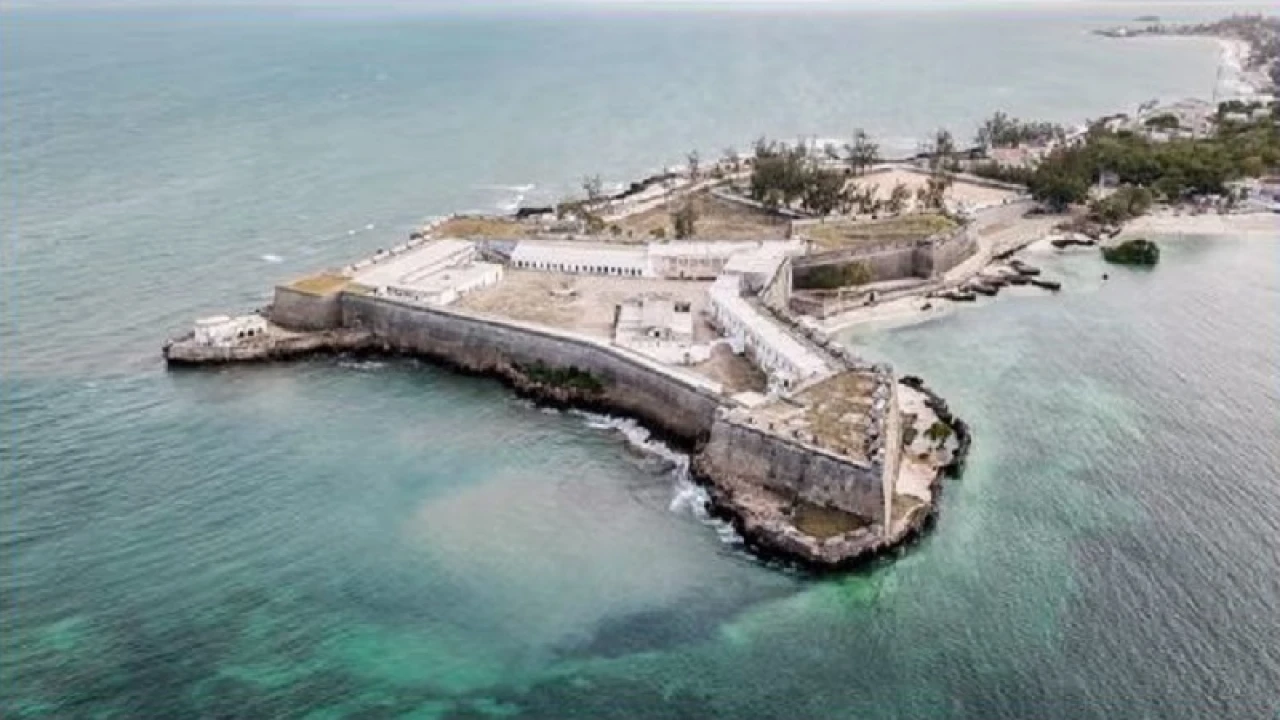 কলেরা থেকে পালিয়ে বাঁচার চেষ্টা, ফেরি ডুবে ৯০ জনের মৃত্যু