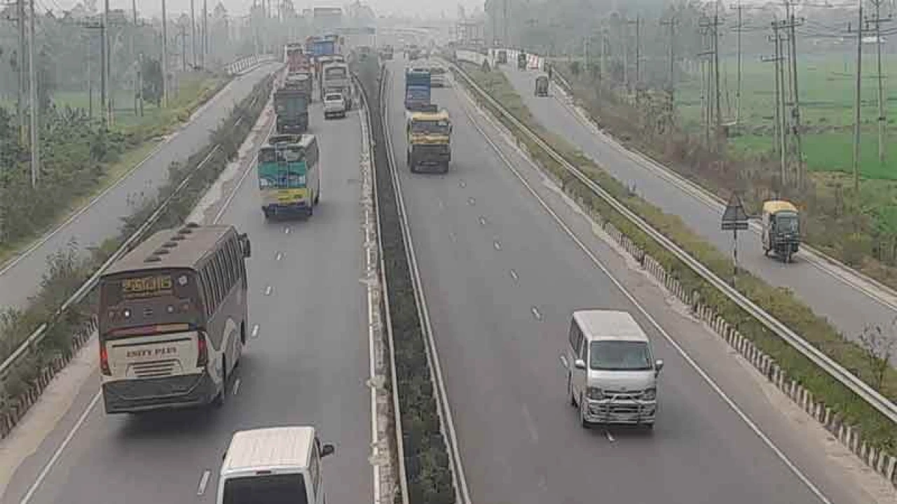 ঢাকা-টাঙ্গাইল মহাসড়কে যানবাহনের চাপ বাড়লেও স্বস্তির ঈদযাত্রা