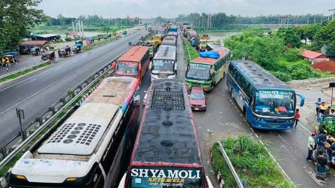 বঙ্গবন্ধু সেতু মহাসড়কে থেমে থেমে যানজট