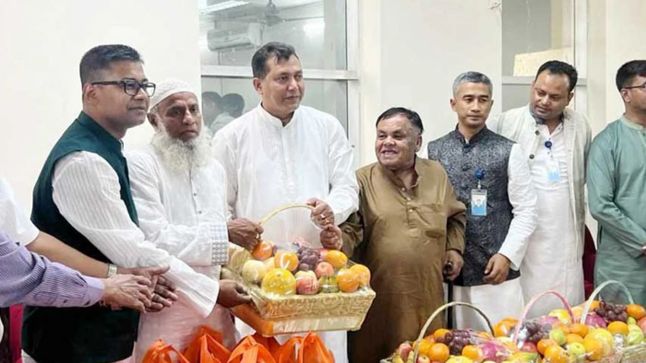 প্রধানমন্ত্রীর ঈদ উপহার পেলেন বীর মুক্তিযোদ্ধারা