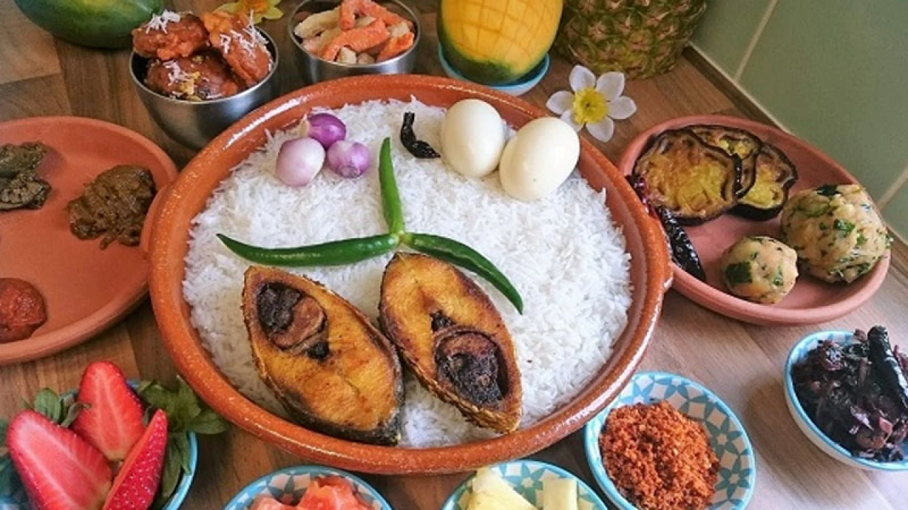 বর্ষবরণে পান্তা-ইলিশ ও অন্যান্য