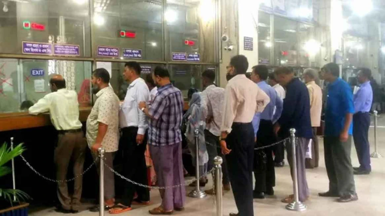 আজ থেকে স্বাভাবিক নিয়মে চলবে ব্যাংকের লেনদেন