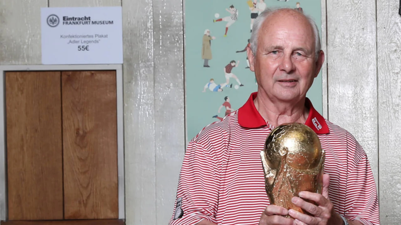 জার্মানির বিশ্বকাপজয়ী কিংবদন্তি হোলৎসেনবাইন মারা গেছেন