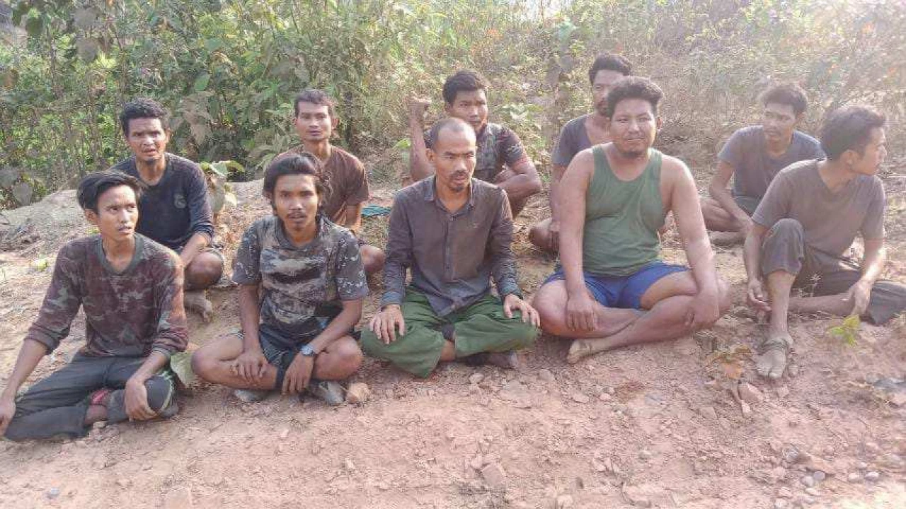 মিয়ানমারের আরও ১২ সীমান্তরক্ষী পালিয়ে বাংলাদেশে