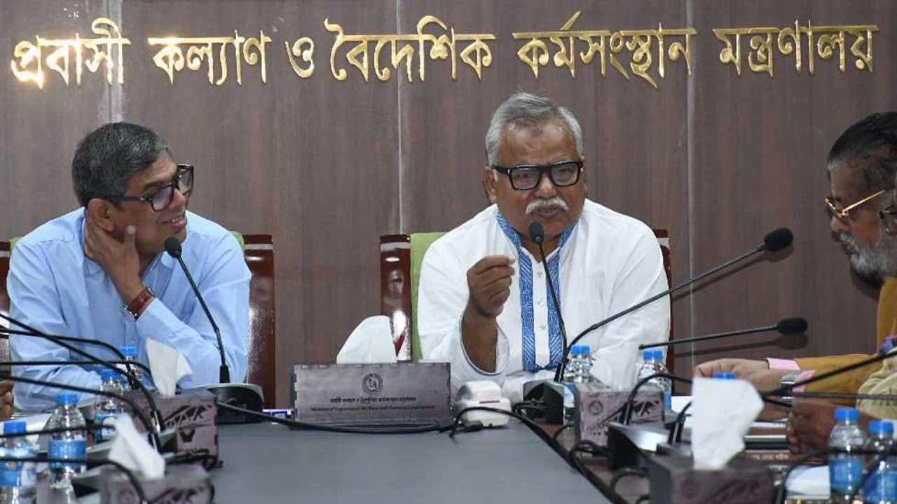 বিদেশে কর্মী পাঠাতে রিক্রুটিং এজেন্সিকে মানবিক হতে বললেন প্রতিমন্ত্রী