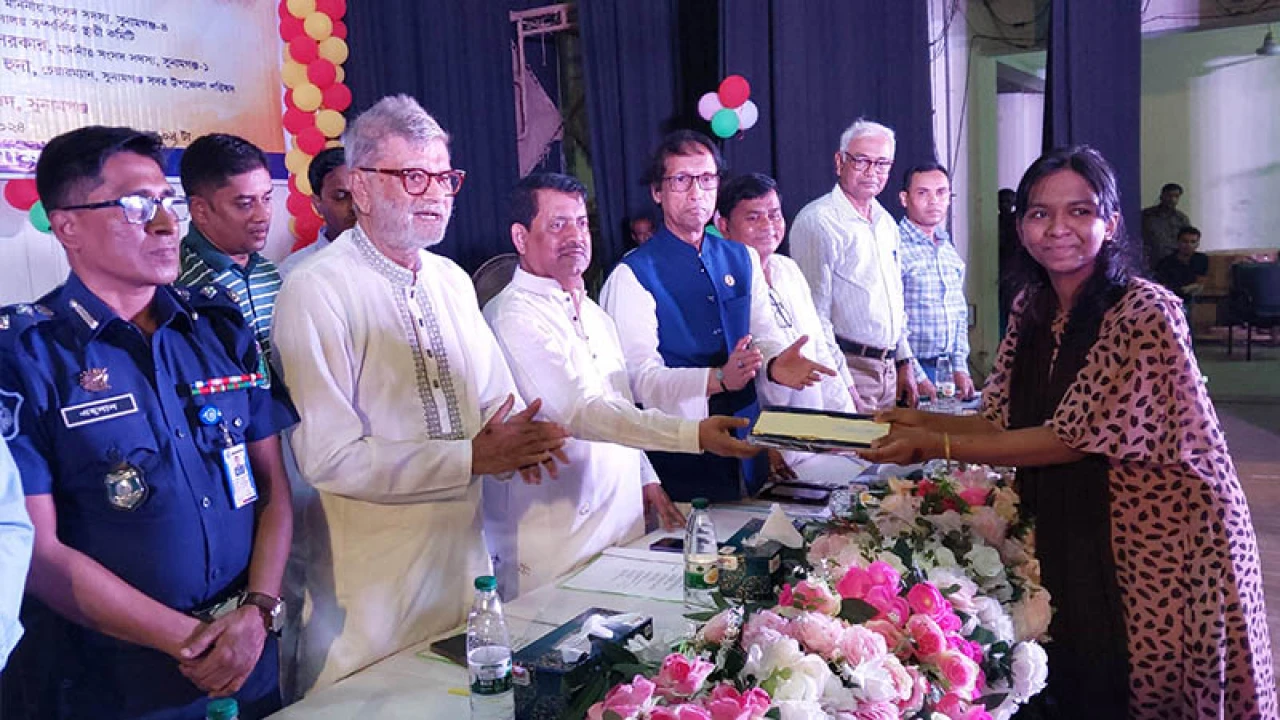 সুনামগঞ্জ জেলা পরিষদের উদ্যোগে কৃতি শিক্ষার্থীদের বৃত্তি প্রদান
