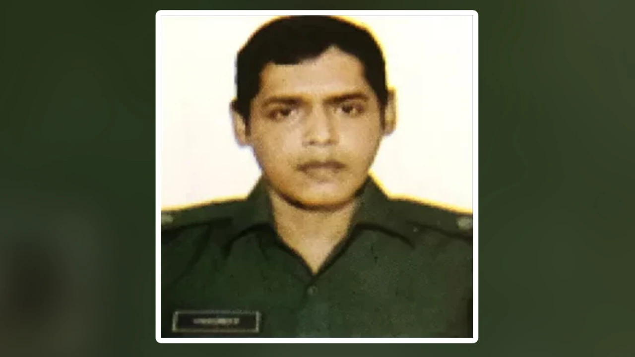 ফেসবুকে লাইভ করায় চাকরি হারালেন পুলিশ সুপার